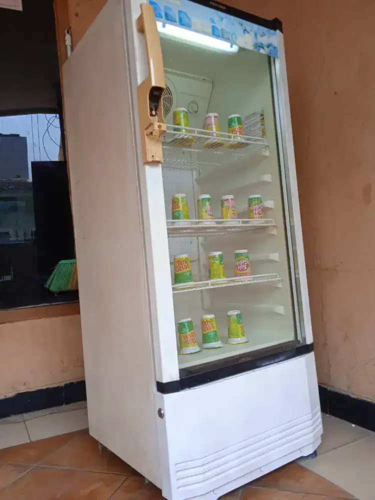 Showcase polytron rak 3 dingin banget