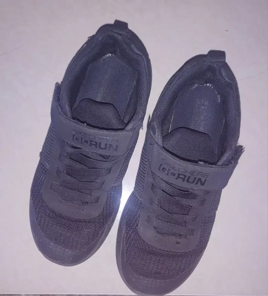 Sepatu skecher anak