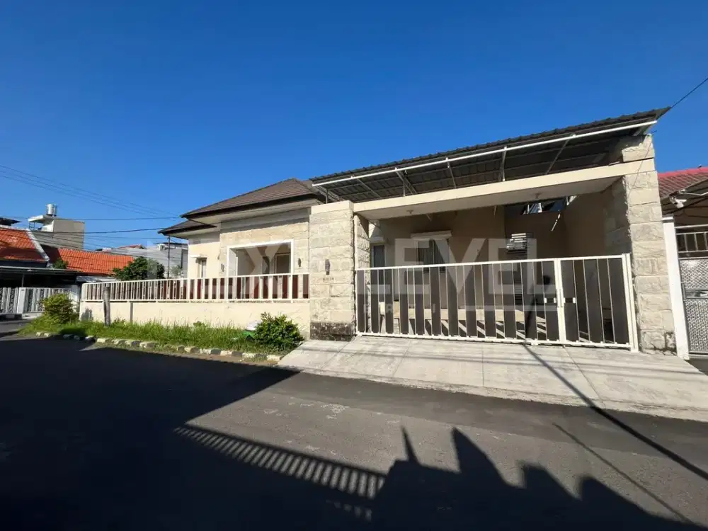 Disewakan rumah di Darmo permai Surabaya barat