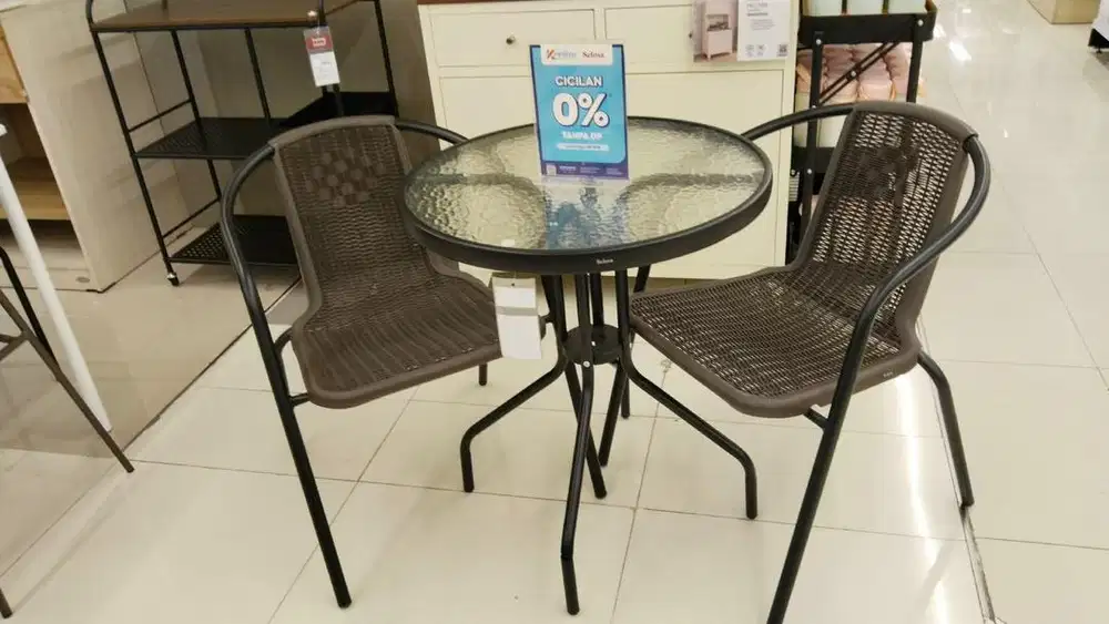 Meja dan kursi set YIRA