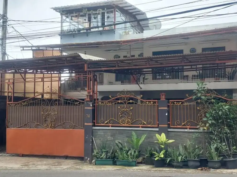 Rumah Mewah 3 Lantai LT 335m² – Cocok untuk Keluarga Besar, Mess Karyawan, Kantor, atau Usaha Kost