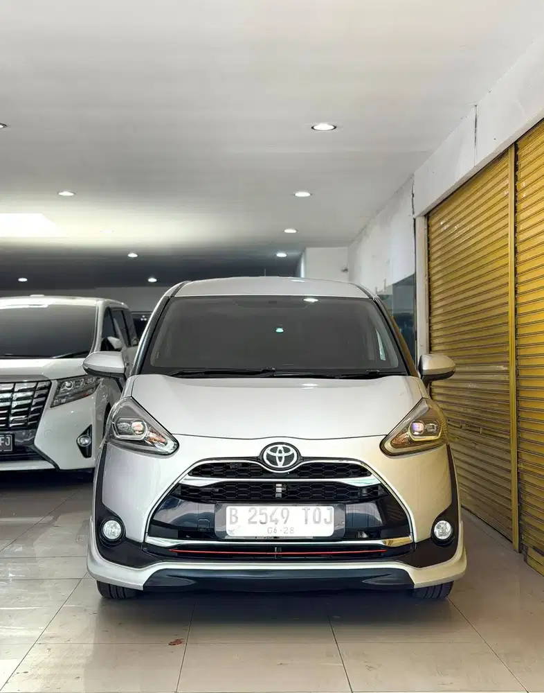 Toyota Sienta 1.5 CVT 2017 June Automatic Silver Metalik Vieta Motor