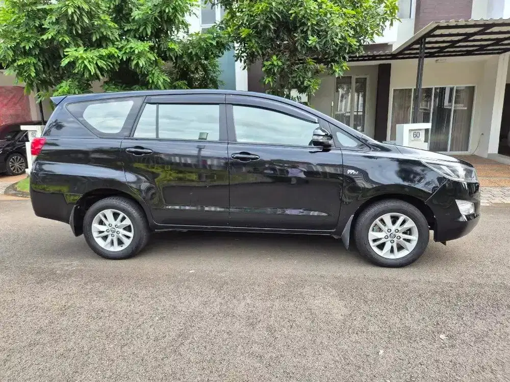toyota kijang innova (2019)