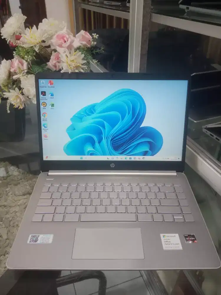Laptop HP 14s Amd Ryzen 5 4500U Ram 8 Ssd 256 Radeon Graphics