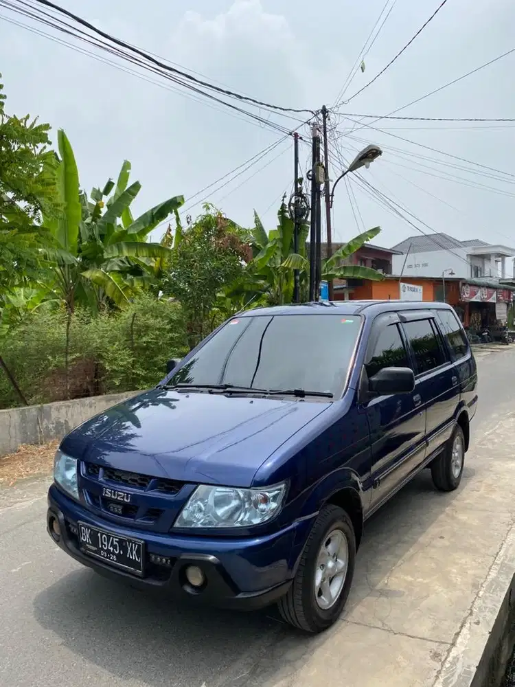 Isuzu Panther LM 2.500 cc