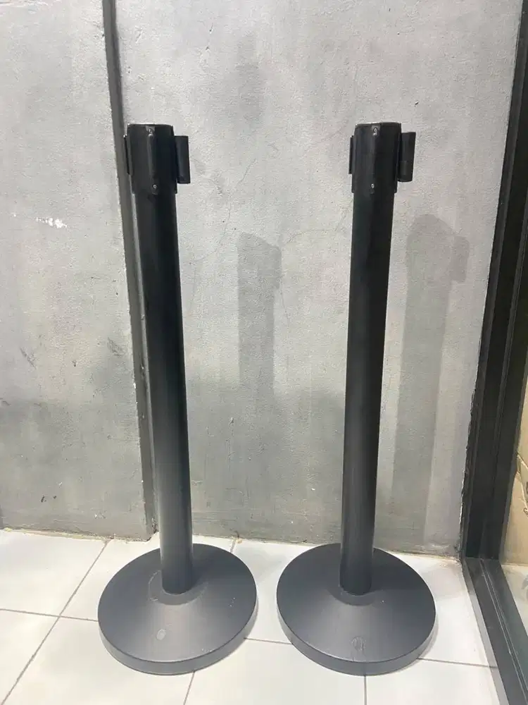 Krisbow Tiang Antrian Stackable Thin Base Dengan Tali biru