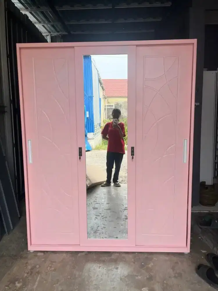 Ready lemari besi baby pink