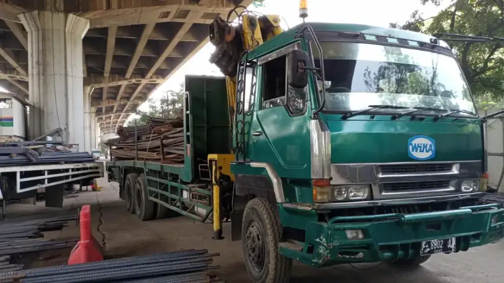 Truck crane Mitsubishi Fuso kapasitas 15 ton tahun 2006
