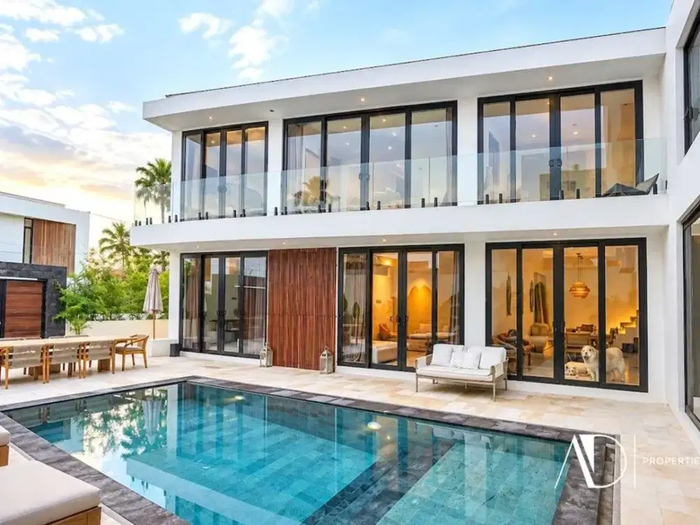 LEASEHOLD | MODERN LUXURY 4-BEDROOM VILLA IN UMALAS