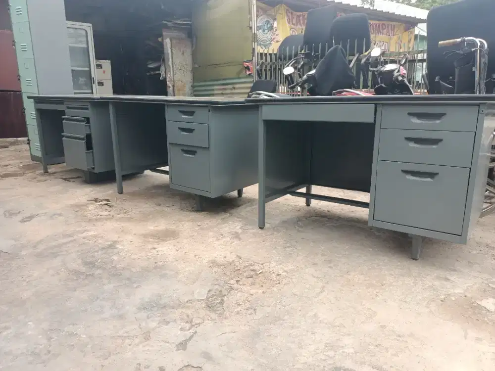 Meja besi 120 x 70