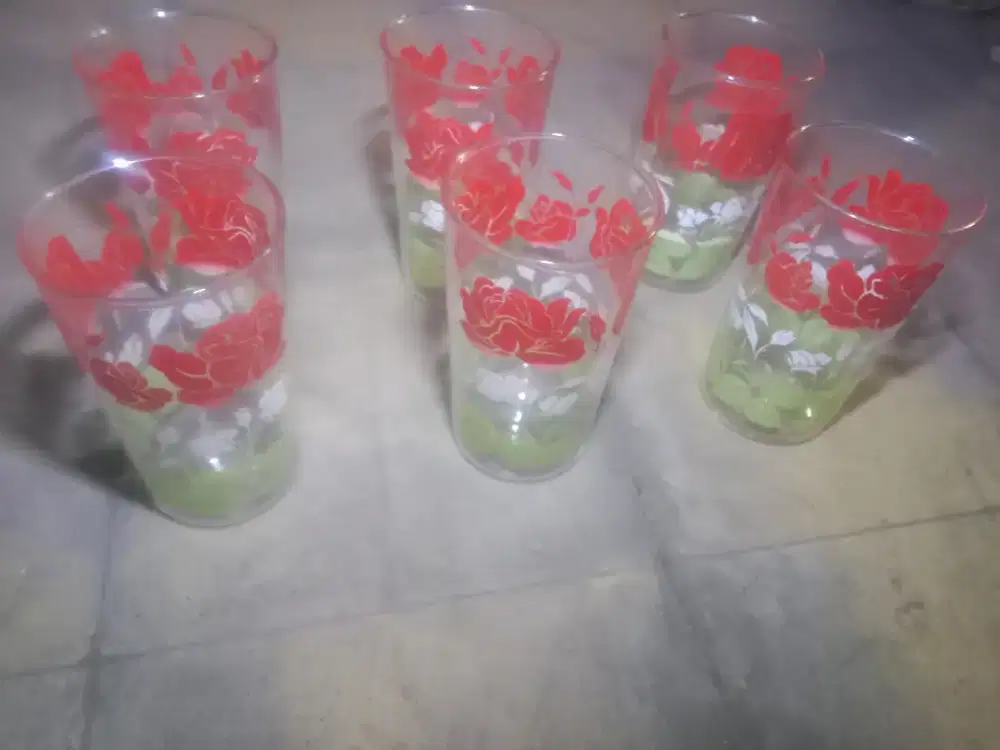 6 gelas kuno motif bunga mawar