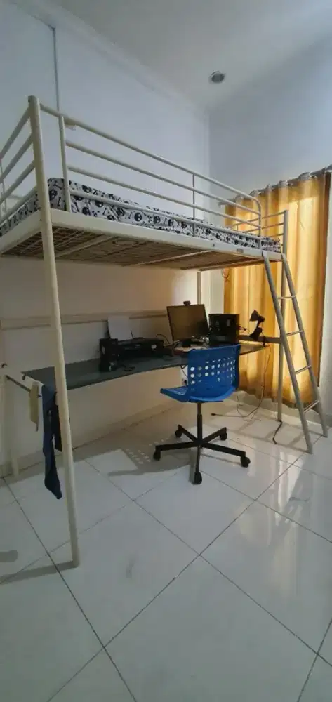 Kasur tingkat IKEA + Meja Belajar
