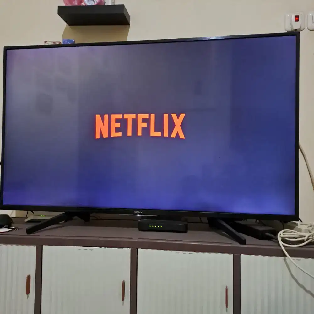 JUAL BU GOOD CONDITION SMART TV SONY BRAVIA 49 INCH NETFLIX YOUTUBE