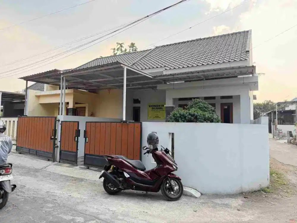 Rumah Hook Apik Siap Huni di Colomadu