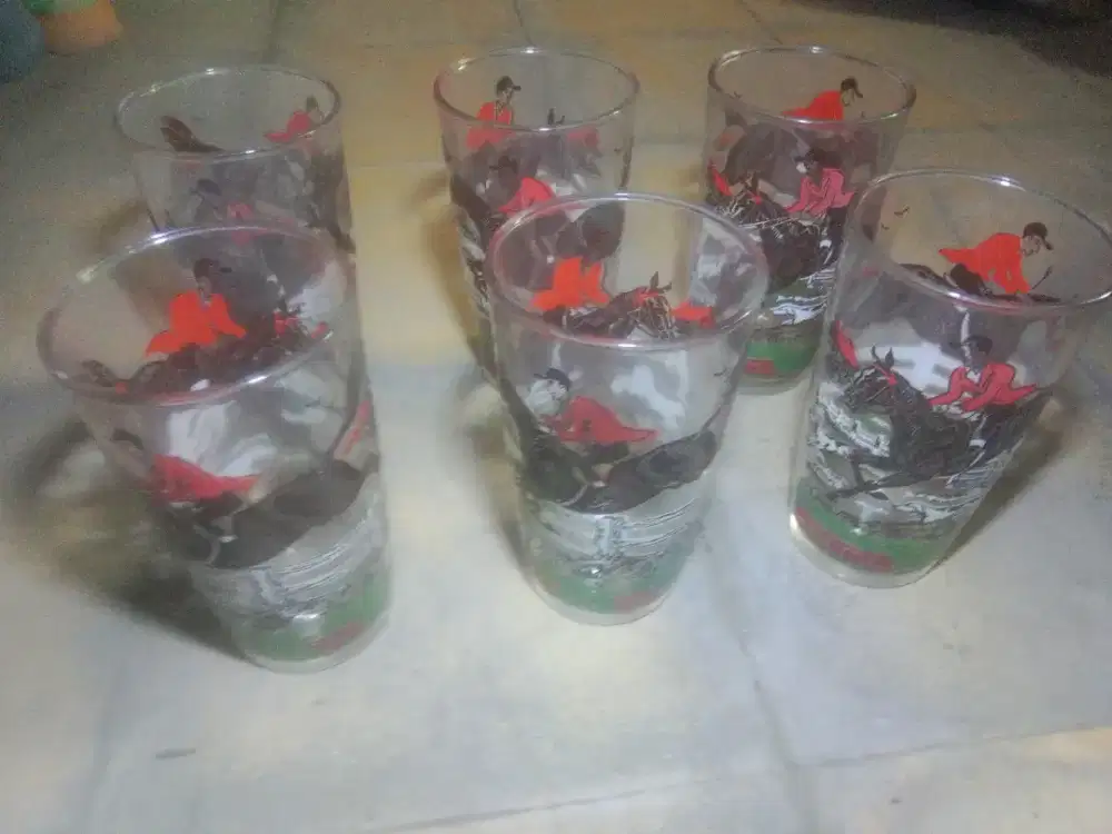 6 gelas kuno motif balap kuda