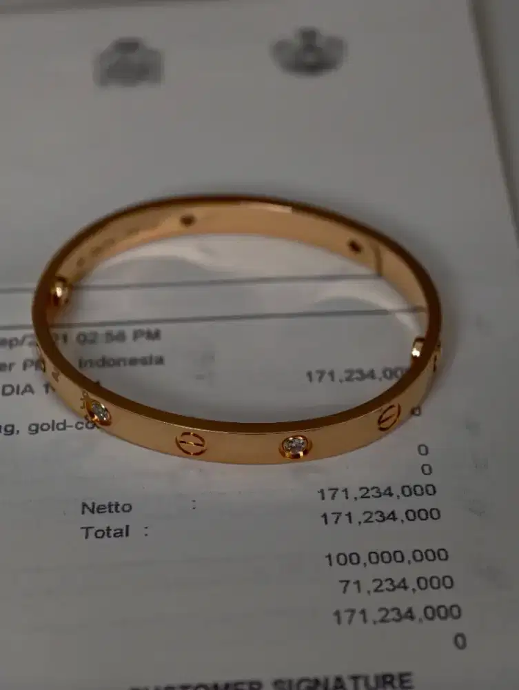 Cartier LOVE BRACELET 18K Rose Gold,
MEDIUM MODEL, 4pcs DIAMONDS