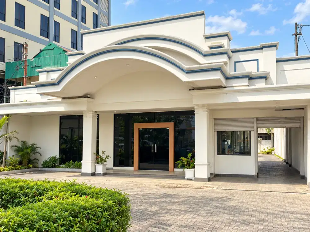 Kramat Raya, Jual di bawah NJOP !! Gedung kantor lokasi strategis, lepas segera!!