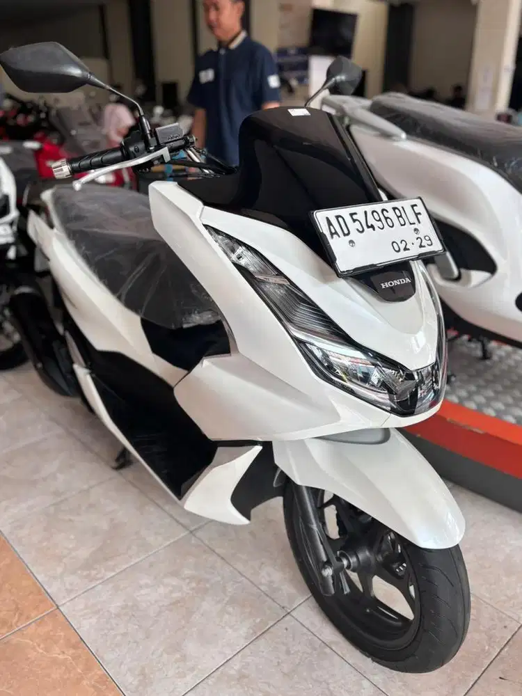 PCX PUTIH TAHUN 2024