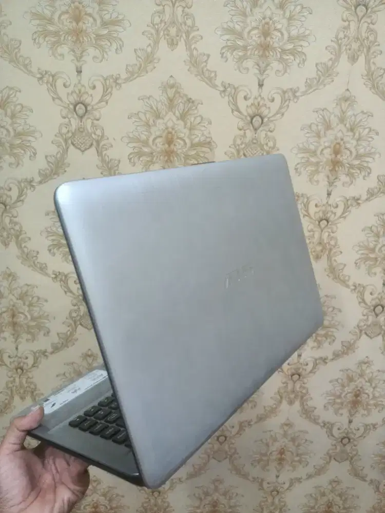 Lactop asus X441s ram 2 HDD 500 mlus normal semua nya unit charger