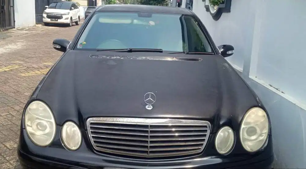 Mercedes Benz E200