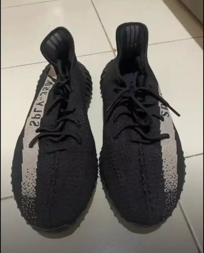 Sepatu Adidas yeezy boost oreo size 46