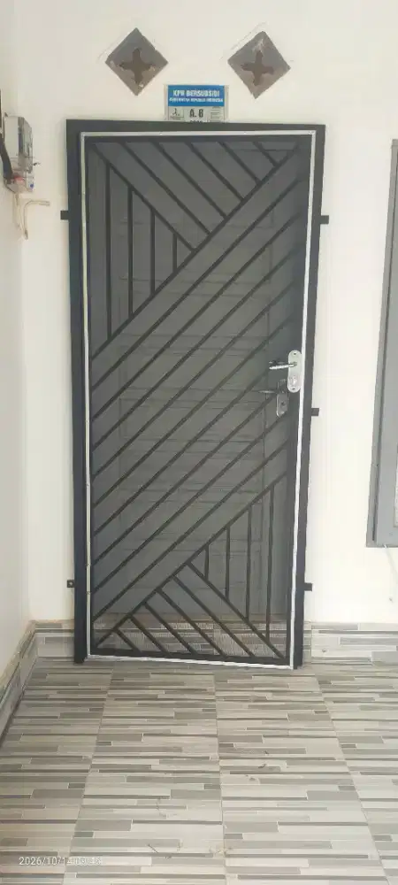 Tralis pintu kawat nyamuk
