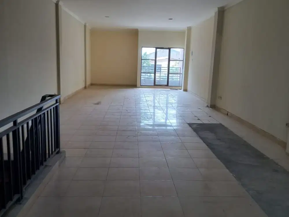 TERMURAH DIJUAL DAN DISEWAKAN RUKO 3 LANTAI SIAP PAKAI COCOK UNTUK KANTOR,GUDANG,CAFE,APOTIK LOKASI STRATEGIS DI MAINROAD CIBADUYUT BANDUNG