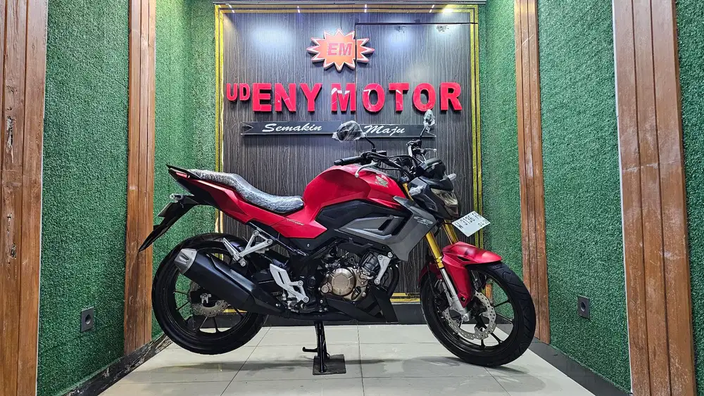 ENY MOTOR - READY HONDA ALL NEW CB 150R STREETFIRE TH 2023 - KM 10RB