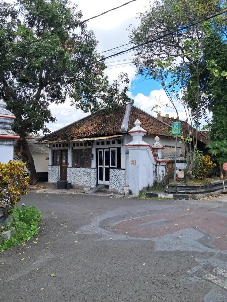 Rumah Lawas Njeron Beteng