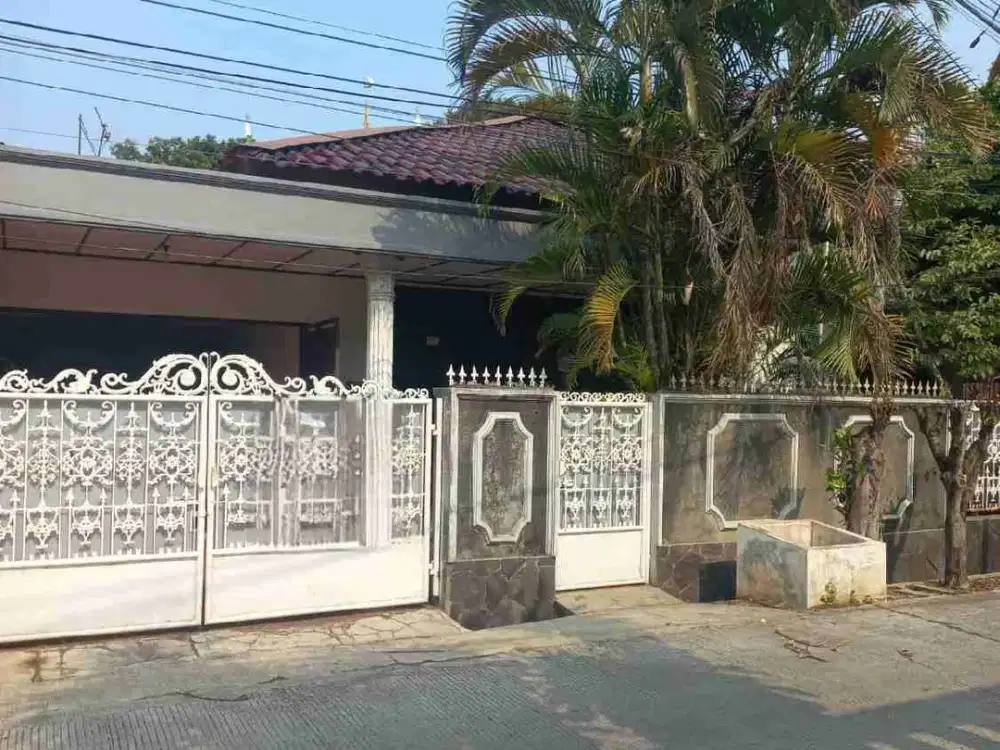 DIJUAL RUMAH BESAR SIAP HUNI POSISI HOOK DAERAH KOMPLEK PERTAMINA PULO GADUNG