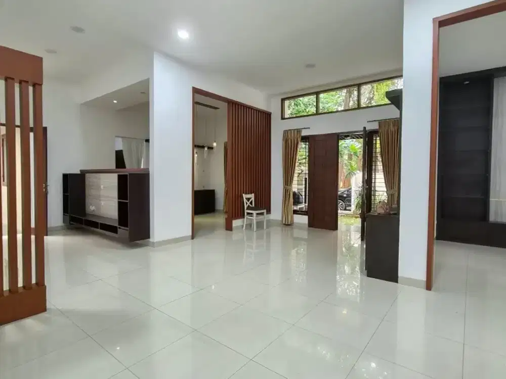 Dijual Rumah Kencana Loka BSD, Selangkah ke Sekolah St. John, Stella Maris, Cikal & Stasiun KRL, Rumah Hook Mewah 336M² - Halaman Luas, Hadap 2 Muka