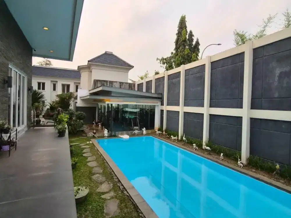 Dijual Rumah Taman Tirta Golf BSD City, Kolam Renang Pribadi dan Rooftop Garden Rumah Sultan Dikawasan Elit  LT 695 Kamar Tidur Banyak