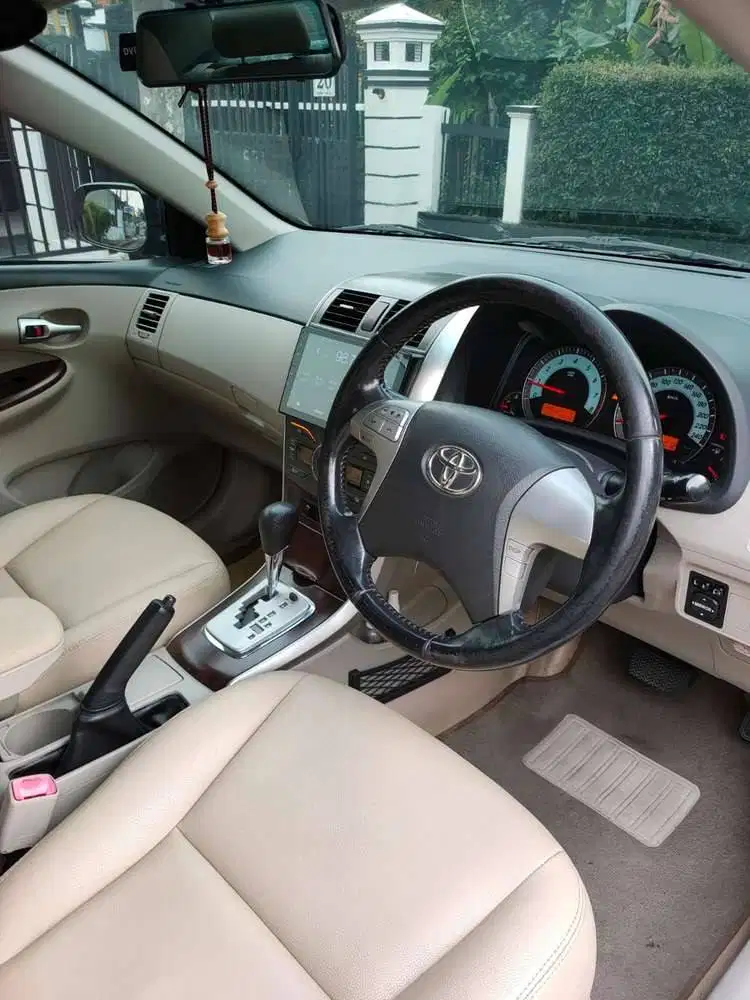 toyota corolla altis (2013)