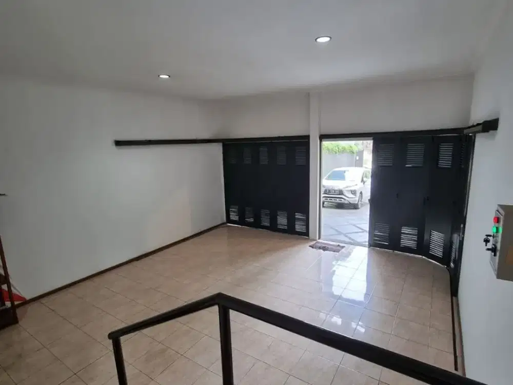 TERMURAH DIJUAL RUMAH 2 LANTAI NYAMAN TERAWAT SIAP HUNI LOKASI DI SETRADUTA BANDUNG