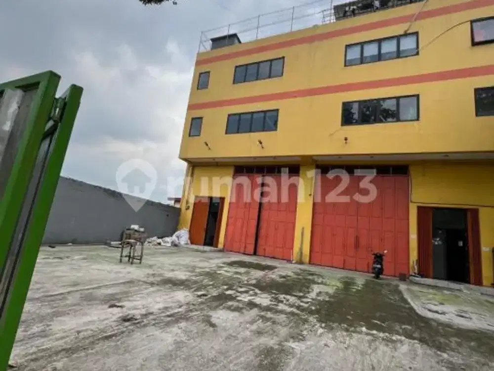 Gudang Murah Batu Ceper Tepi Jalan Raya Ada Lift Barang