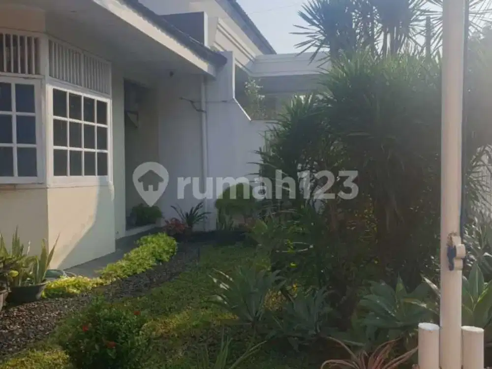 Dijual Rumah Lama, Terawat Rapi dan Siap Huni