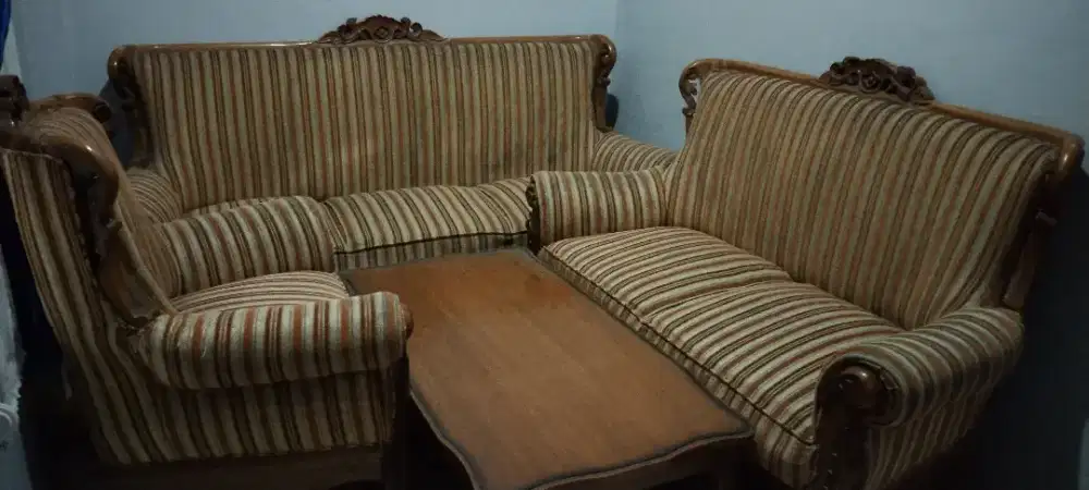 Dijual cepat set kursi tamu