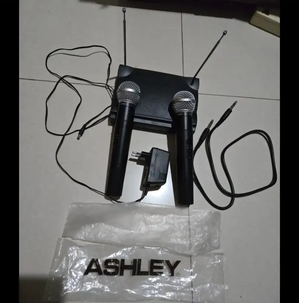 Habiskan stok murah barang display contoh bekas mik mic karaoke Shure