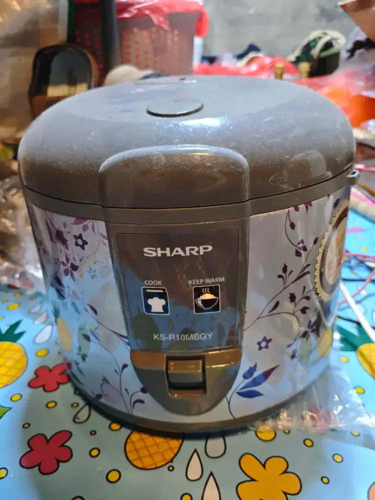 Rice cooker penanak nasi Sharp 1.8 liter kondisi bagus jarang pakai