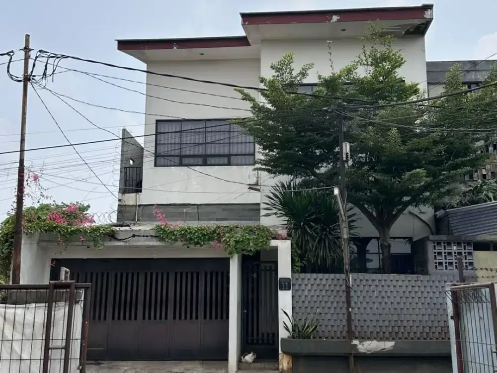 Rumah exclusive di Jatiwaringin belakang komp AU Jatiwaringin