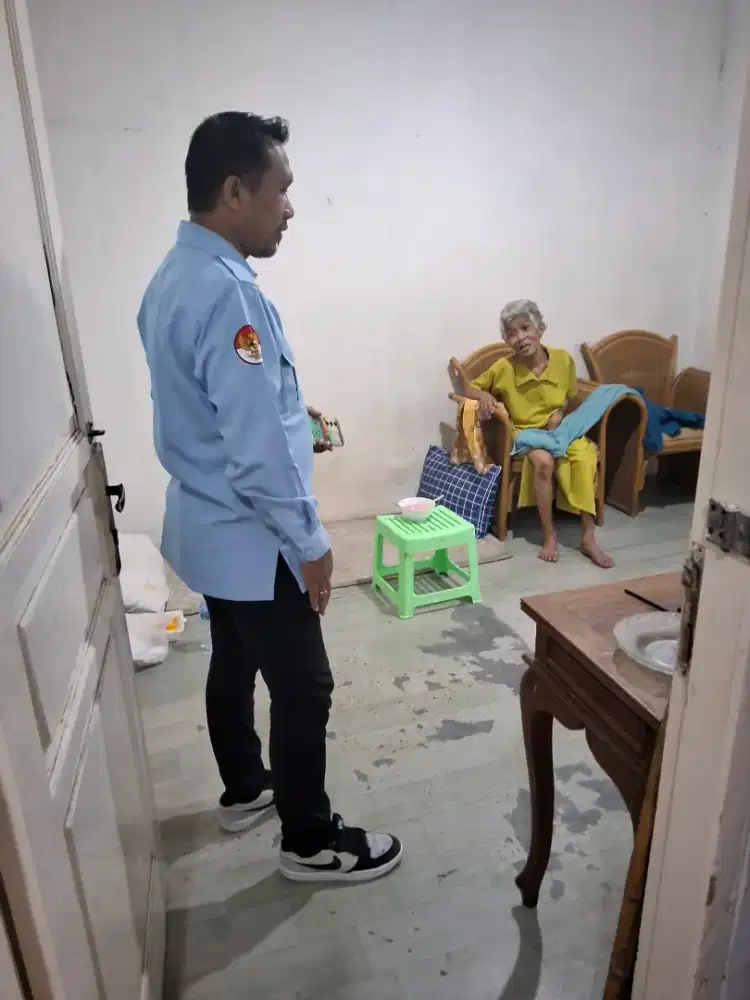 Dibutuhkan Care Giver / Penjaga Lansia segera !