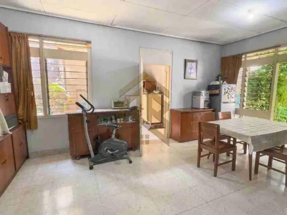 rumah lama lokasi strategis harga menarik di cisitu dago bandung