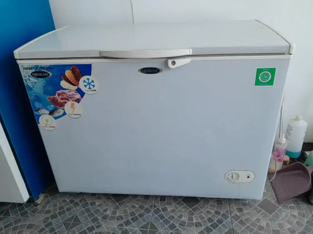 Freezer atau lemari es