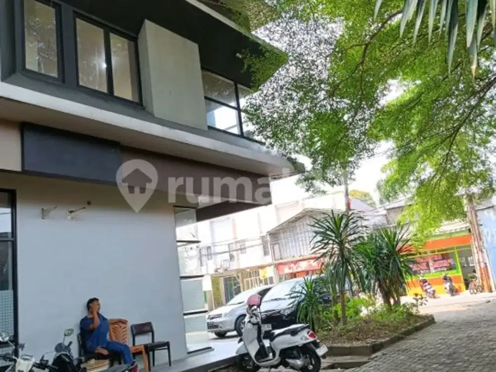 Ruko 3 Lantai di Sekitar Pemukiman Padat Prnduduk