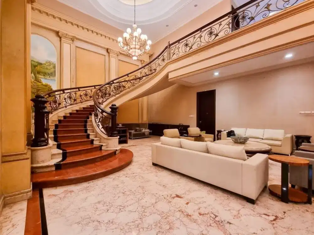 CLASSIC MEWAH SEMI FURNISHED Perumahan Taman Kebon Jeruk - Jakarta Barat