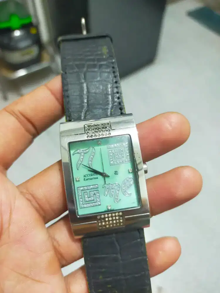 jam tangan Swiss accurate
