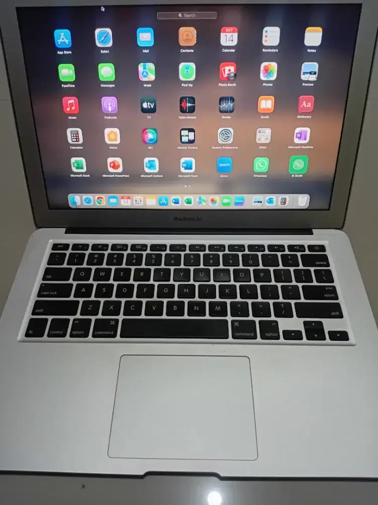 Dijual Macbook Air 2017 - RAM 8 GB / SSD 256 GB