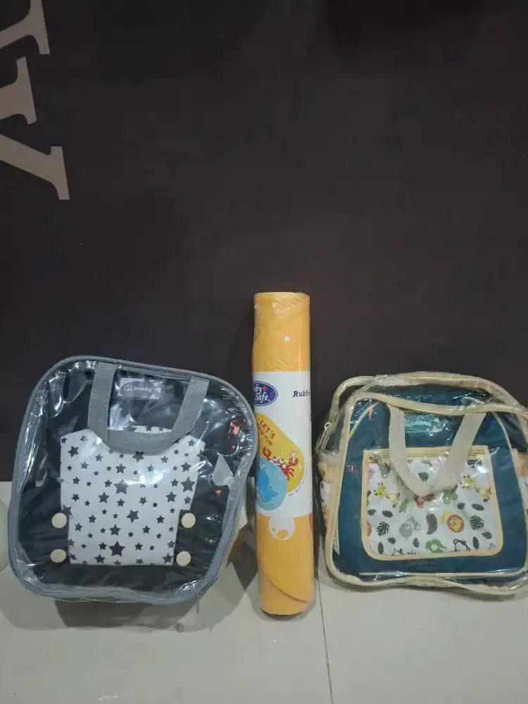 Gendongan,alas mandi,tas pergi bayi