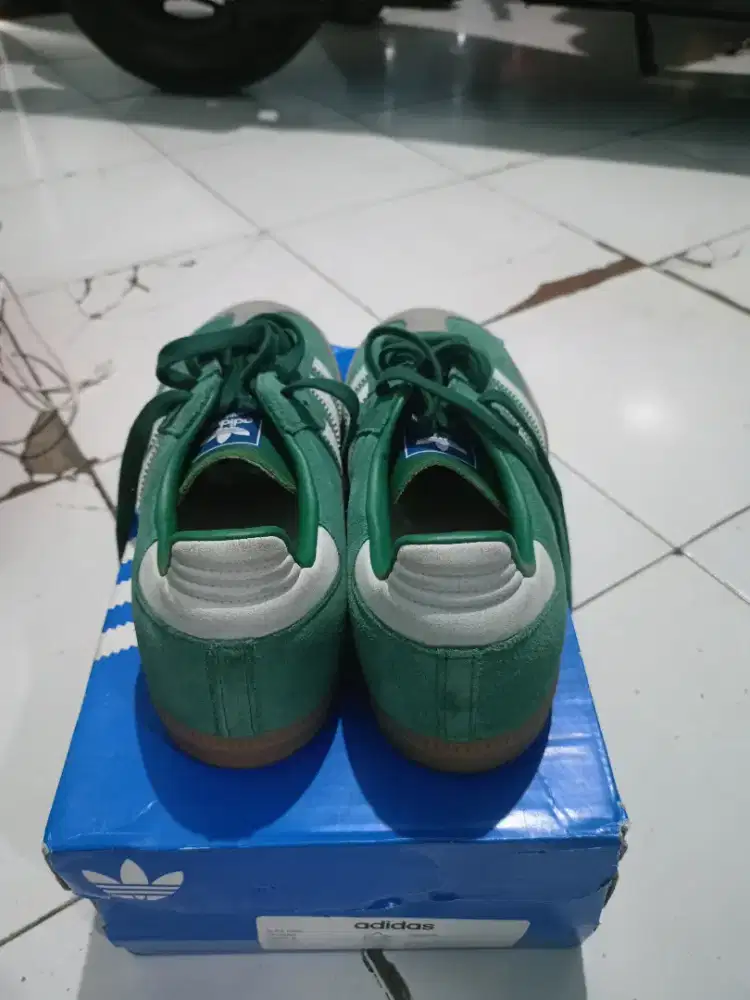 Sepatu casual Adidas