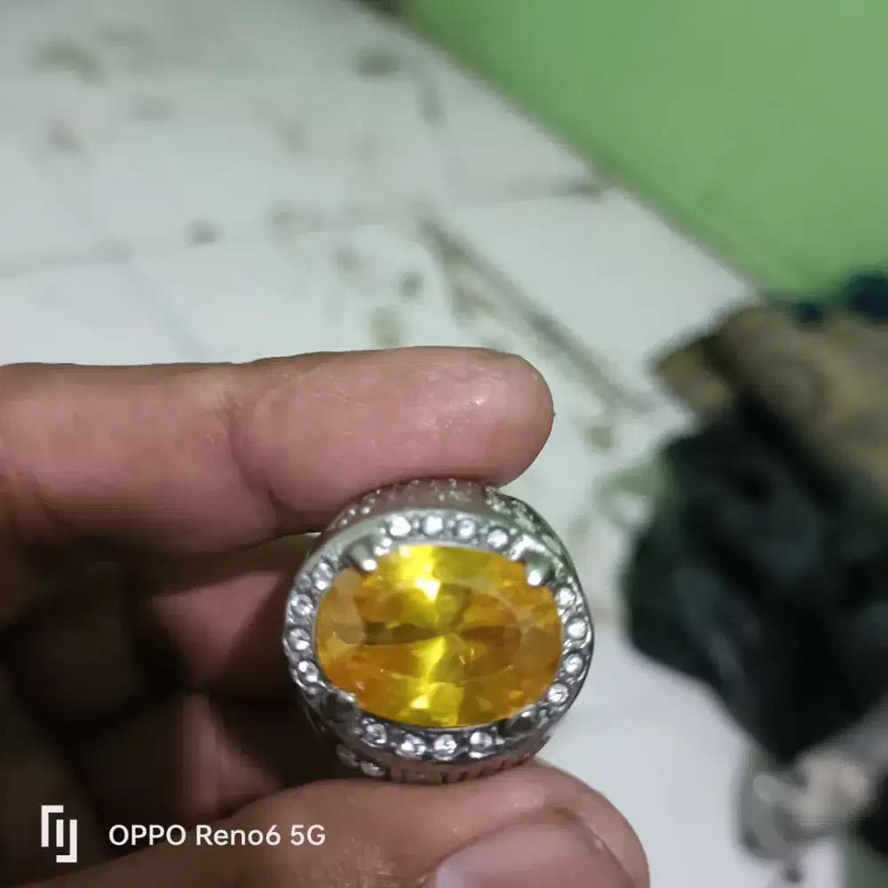 Batu cincin yellow sapphire